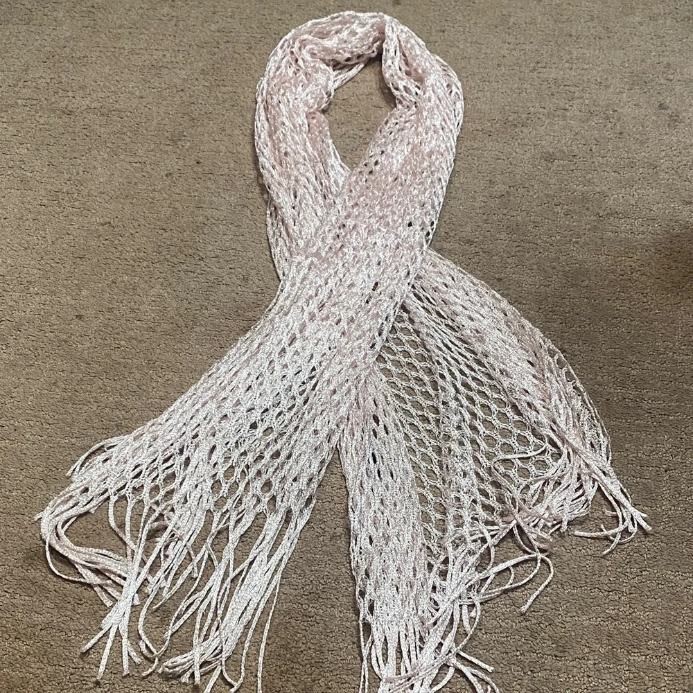 Maurices Soft Pink Open Weave Scarf Delicate Lovely Pretty Lagenlook Summer Fall